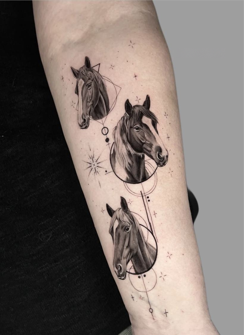 Pferdeporträts · Unterarm · Tattoo von Joseph, Velvet Line Karlsruhe