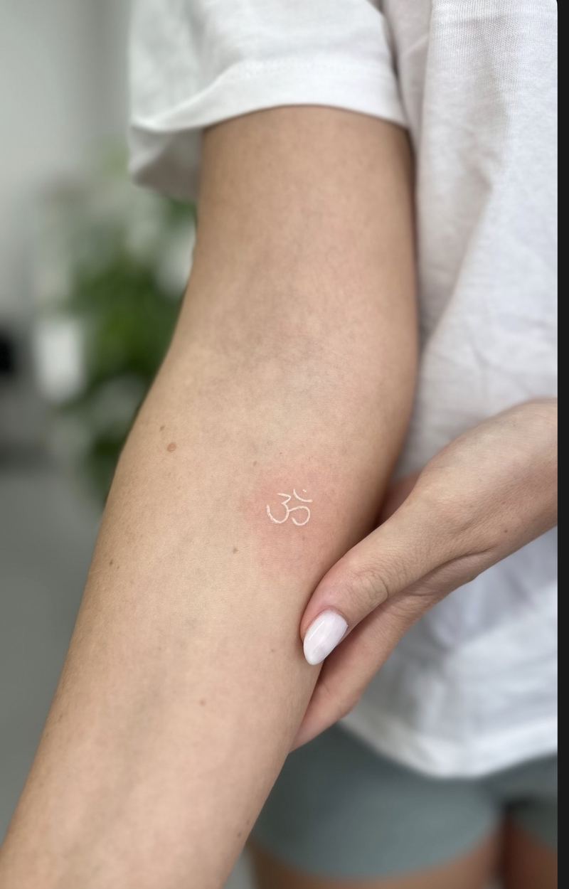 Fineline Tattoo von Mary, Velvet Line Karlsruhe