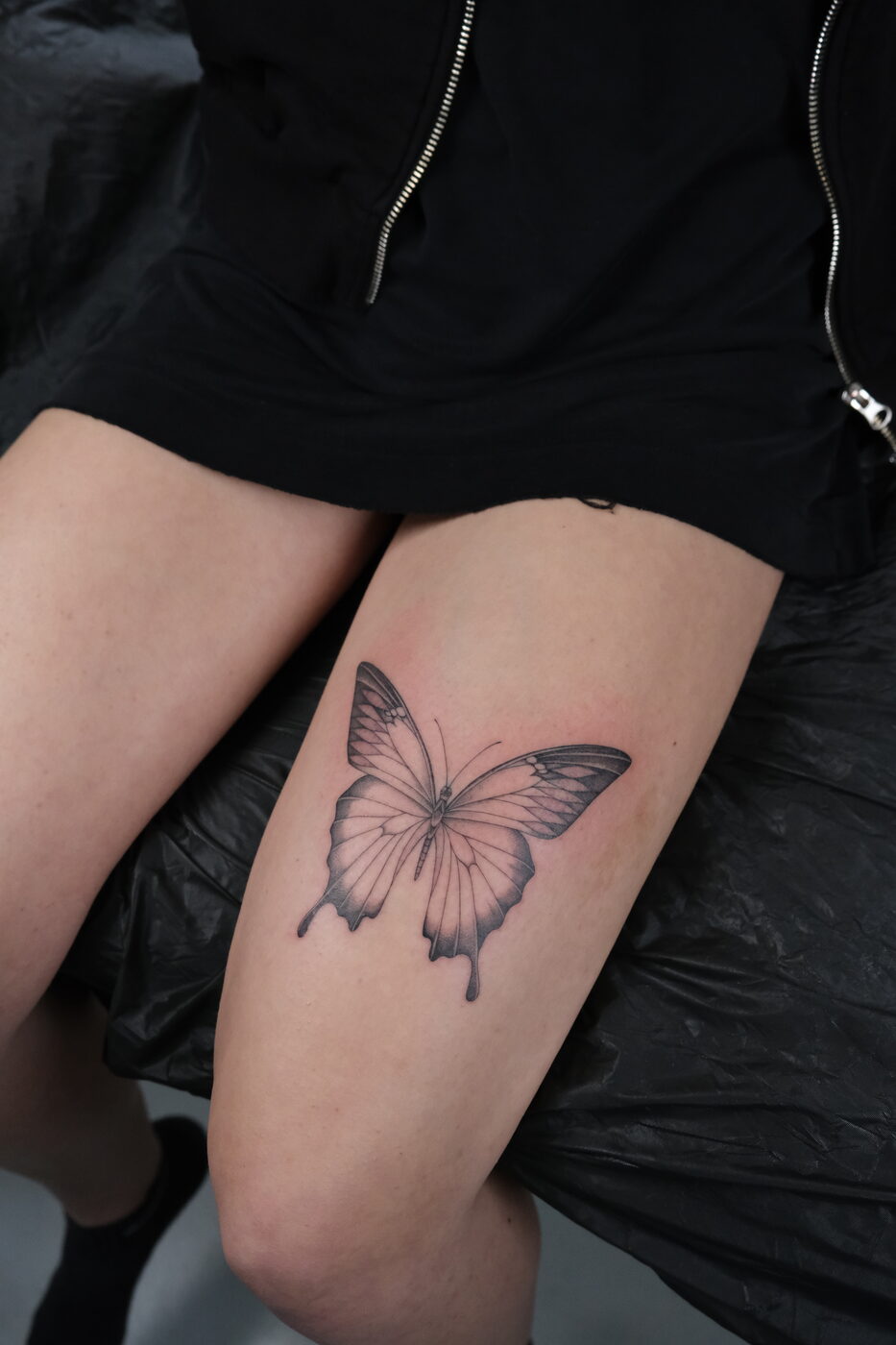 Schmetterling Fine Line Tattoo von Max, Velvet Line Karlsruhe
