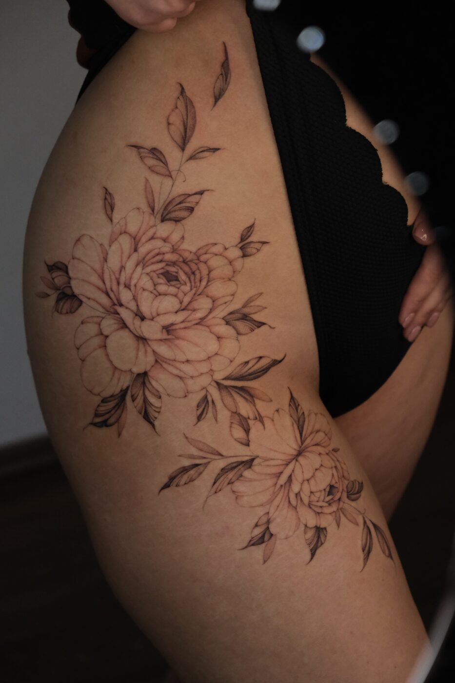 Fee Flügel Fineline Tattoo Rücken, Velvet Line Karlsruhe