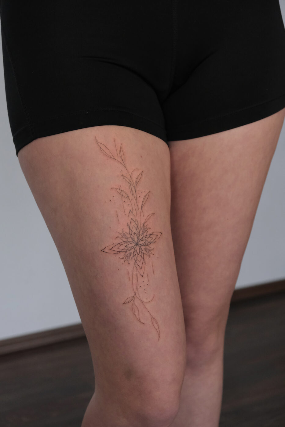 Zwei Schmetterlinge Fineline Tattoo Arm, Velvet Line Karlsruhe