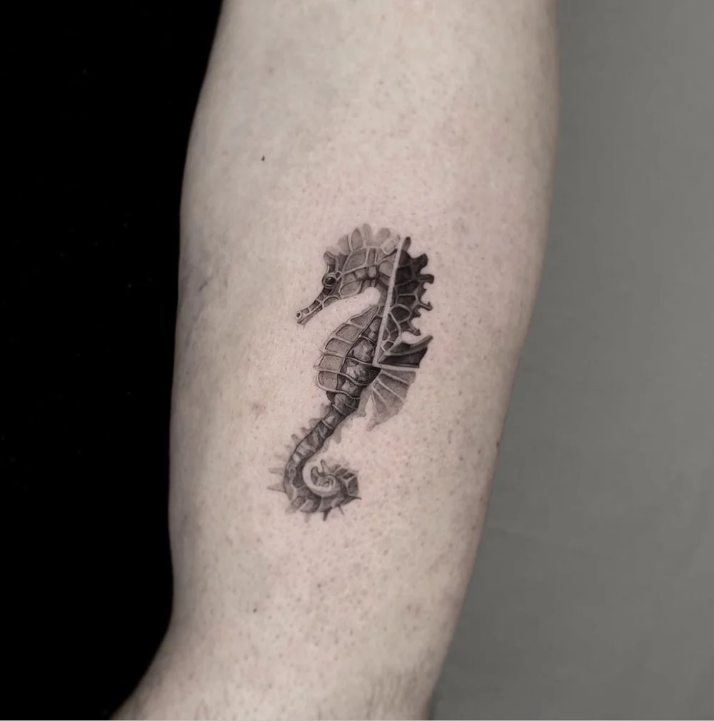 Micro Realistic · Tattoo von Barni, Velvet Line Karlsruhe